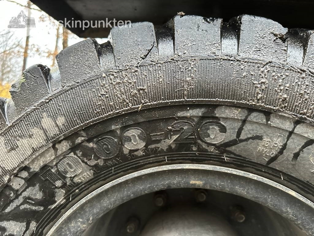 Pelle sur pneus Komatsu PW 148-11 med vagn och redskap: photos 30 Pelle sur pneus Komatsu PW 148-11 med vagn och redskap: photos 30