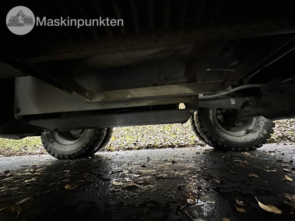 Pelle sur pneus Komatsu PW 148-11 med vagn och redskap: photos 34 Pelle sur pneus Komatsu PW 148-11 med vagn och redskap: photos 34