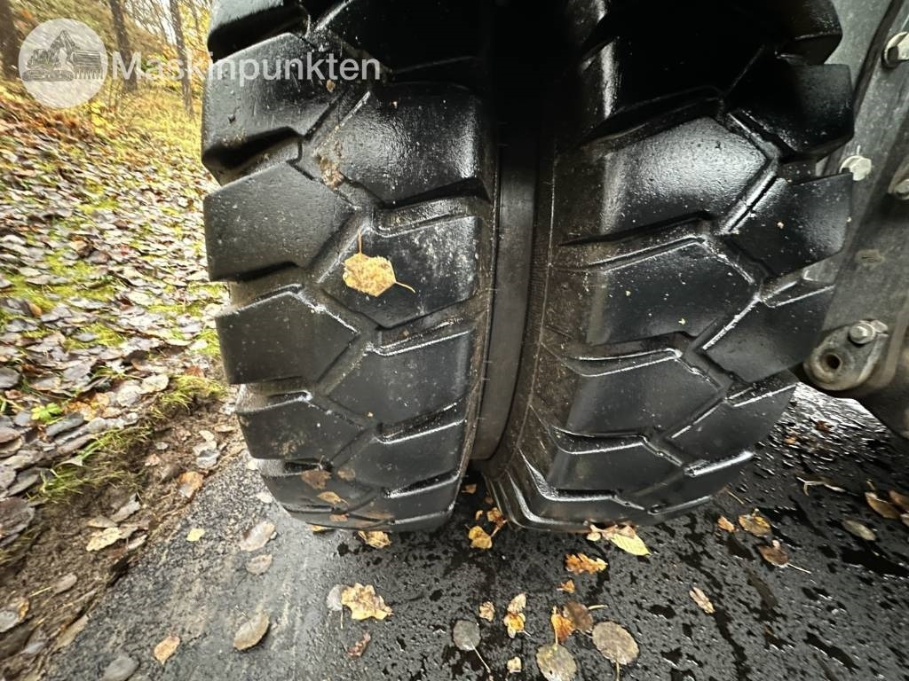 Pelle sur pneus Komatsu PW 148-11 med vagn och redskap: photos 38 Pelle sur pneus Komatsu PW 148-11 med vagn och redskap: photos 38