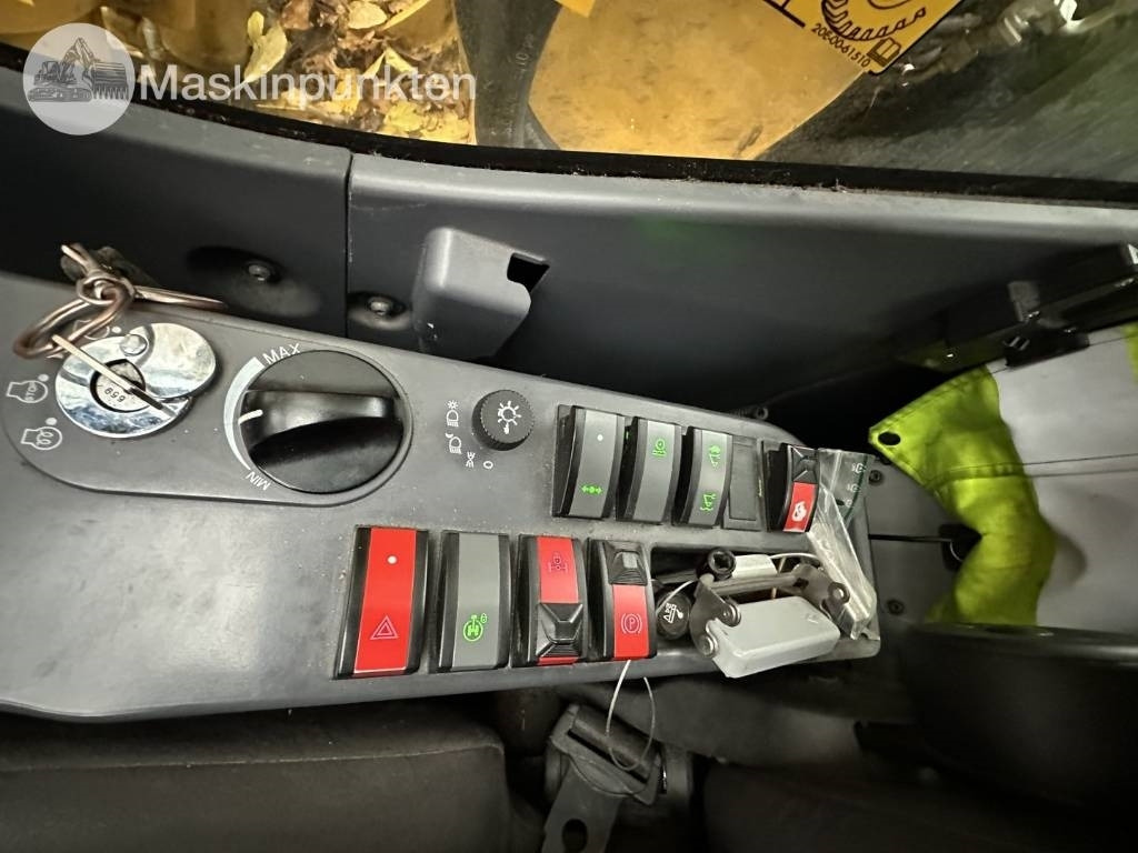 Pelle sur pneus Komatsu PW 148-11 med vagn och redskap: photos 22 Pelle sur pneus Komatsu PW 148-11 med vagn och redskap: photos 22