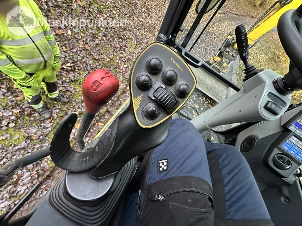 Pelle sur pneus Komatsu PW 148-11 med vagn och redskap: photos 19 Pelle sur pneus Komatsu PW 148-11 med vagn och redskap: photos 19