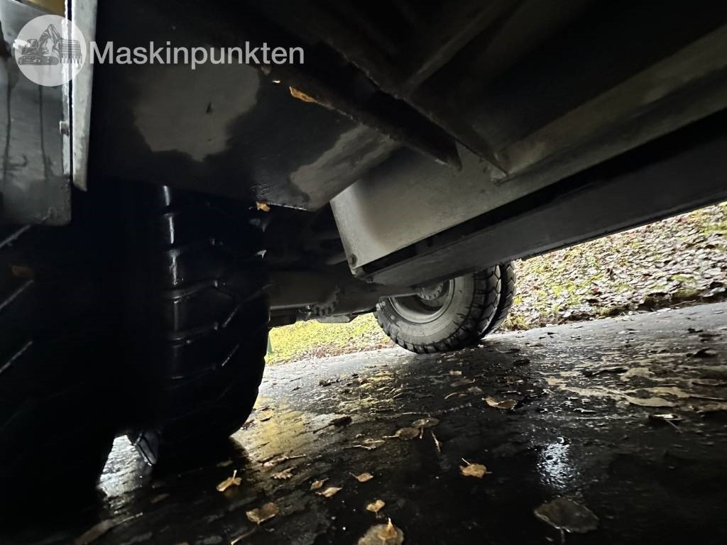 Pelle sur pneus Komatsu PW 148-11 med vagn och redskap: photos 35 Pelle sur pneus Komatsu PW 148-11 med vagn och redskap: photos 35