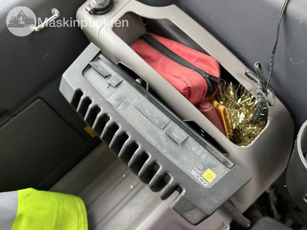 Pelle sur pneus Komatsu PW 148-11 med vagn och redskap: photos 28 Pelle sur pneus Komatsu PW 148-11 med vagn och redskap: photos 28