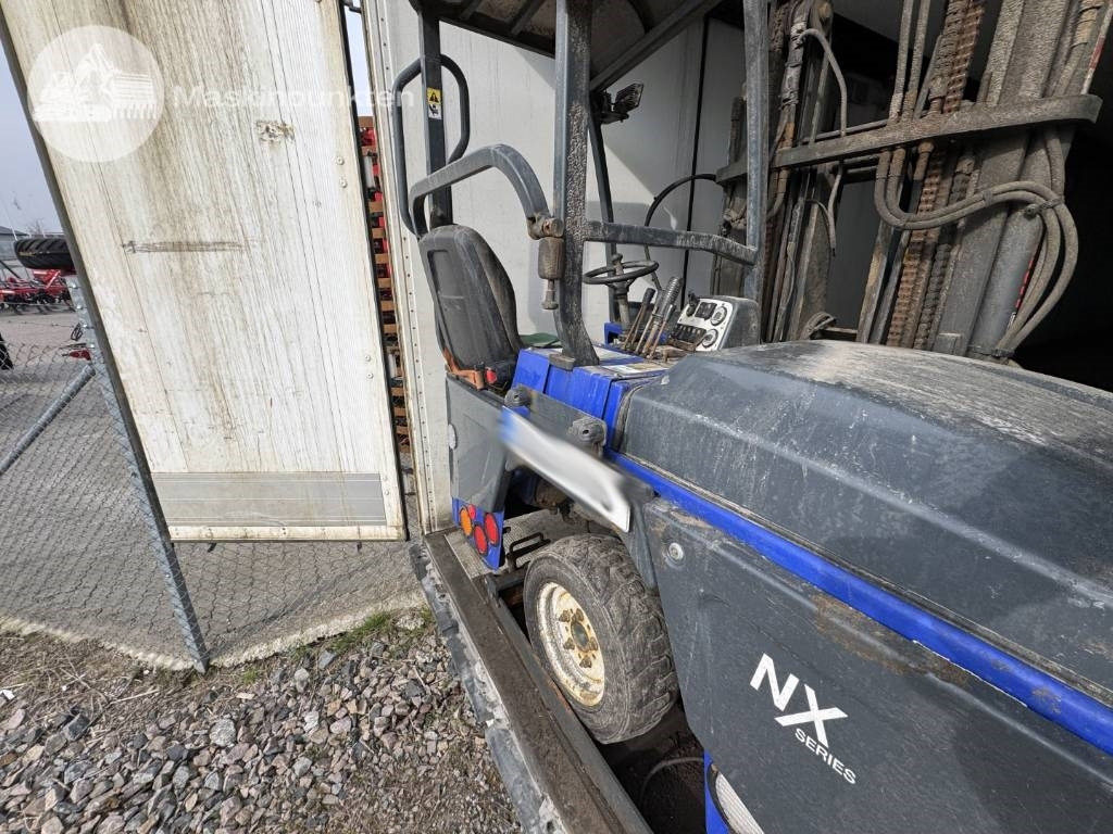 Moffett M4 25.3 NX - Chariot élévateur diesel: photos 3 Moffett M4 25.3 NX - Chariot élévateur diesel: photos 3