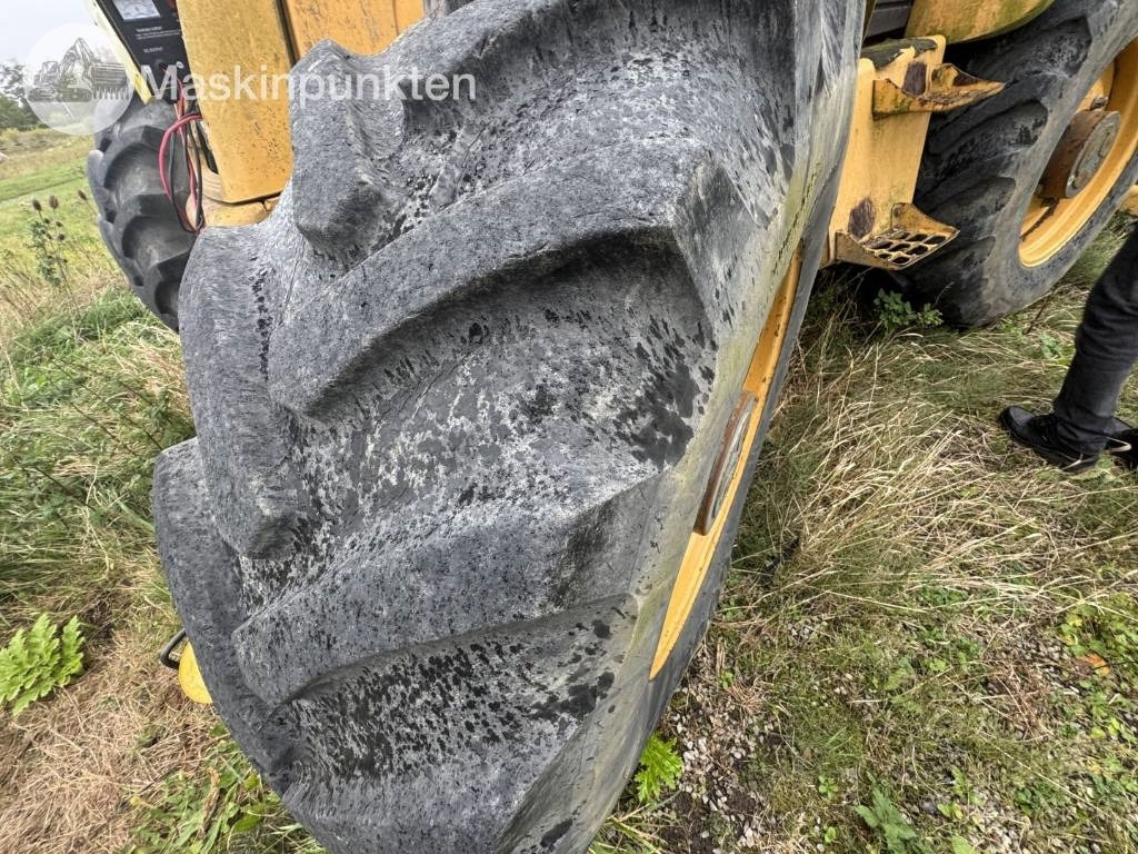 Tractopelle New Holland LB 115: photos 6 Tractopelle New Holland LB 115: photos 6