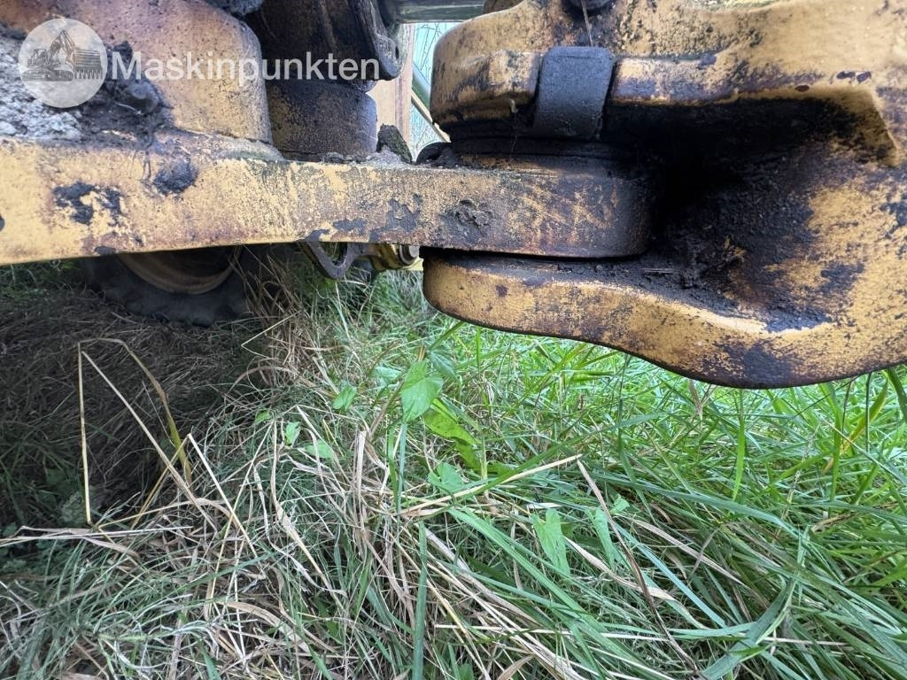 Tractopelle New Holland LB 115: photos 12 Tractopelle New Holland LB 115: photos 12