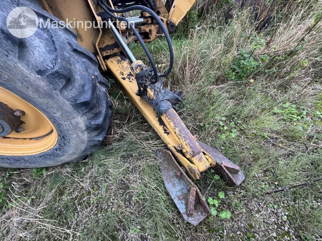 Tractopelle New Holland LB 115: photos 11 Tractopelle New Holland LB 115: photos 11