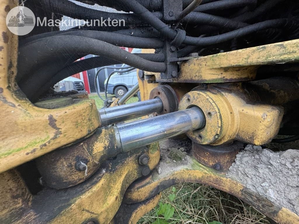 Tractopelle New Holland LB 115: photos 38 Tractopelle New Holland LB 115: photos 38