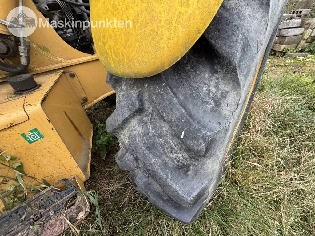 Tractopelle New Holland LB 115: photos 47 Tractopelle New Holland LB 115: photos 47