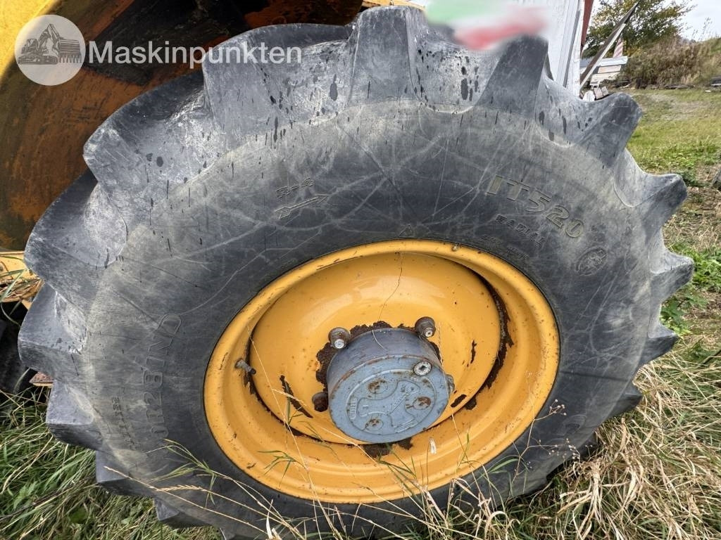 Tractopelle New Holland LB 115: photos 48 Tractopelle New Holland LB 115: photos 48