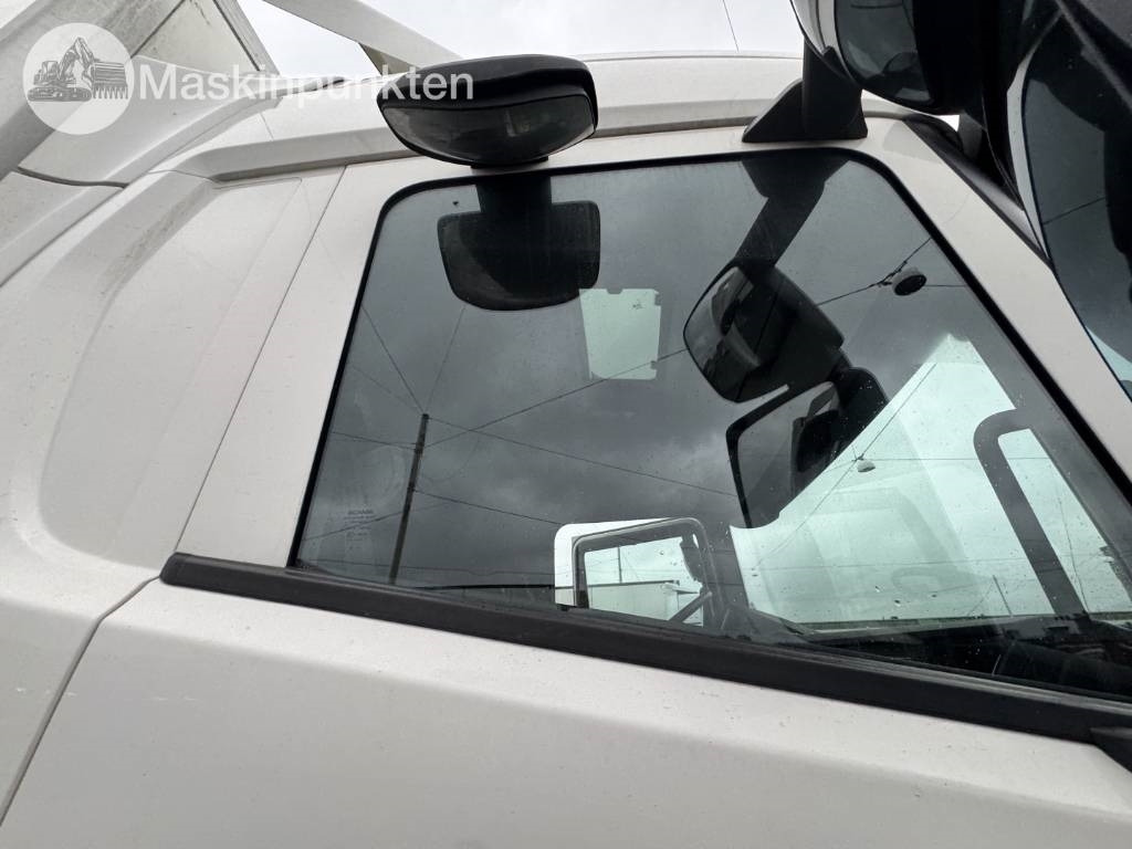 Scania P 250 - Camion fourgon: photos 5 Scania P 250 - Camion fourgon: photos 5