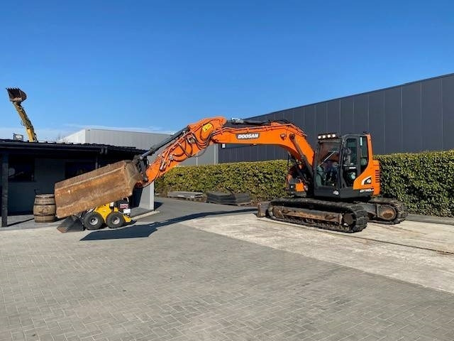 Pelle sur chenille Doosan DX140 LCR-5: photos 11