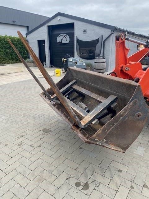 Chargeuse sur pneus Kubota R 070: photos 8