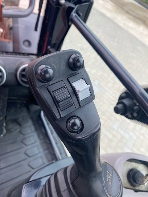 Chargeuse sur pneus Kubota R 070: photos 12