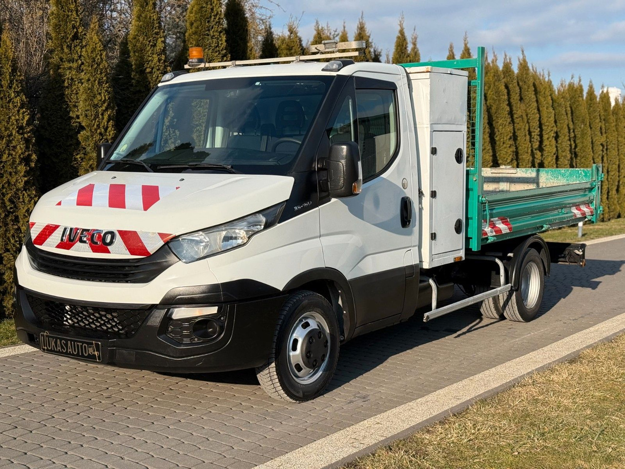 Iveco 35C16 TIPPER TOOL BOX - Utilitaire benne: photos 2 Iveco 35C16 TIPPER TOOL BOX - Utilitaire benne: photos 2