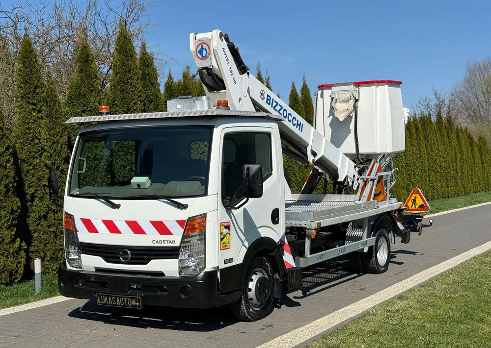 Nissan CABSTAR 16 M MANUAL - Camion avec nacelle: photos 1 Nissan CABSTAR 16 M MANUAL - Camion avec nacelle: photos 1