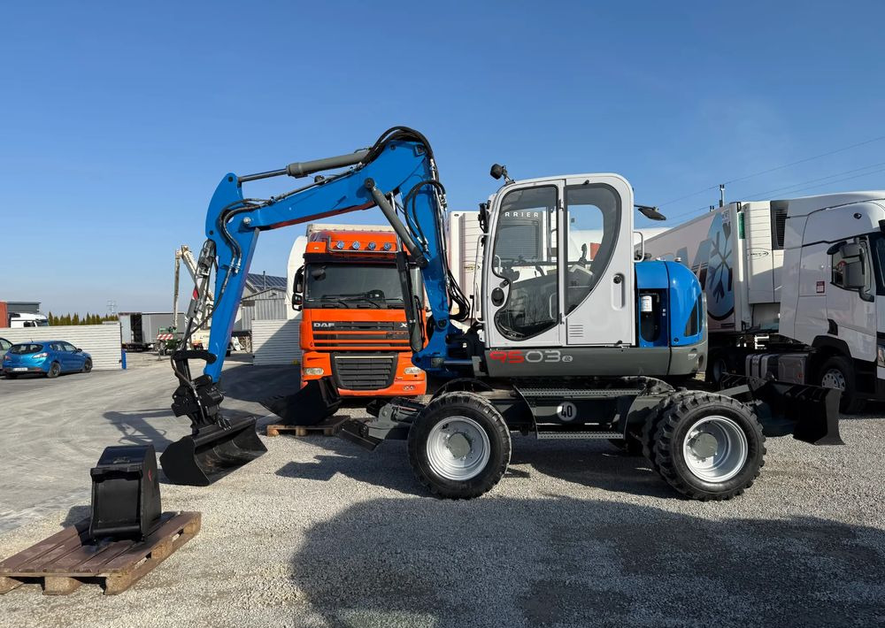 Wacker Neuson 9503-2 TRZY ŁYŻKI - Pelle sur pneus: photos 4 Wacker Neuson 9503-2 TRZY ŁYŻKI - Pelle sur pneus: photos 4