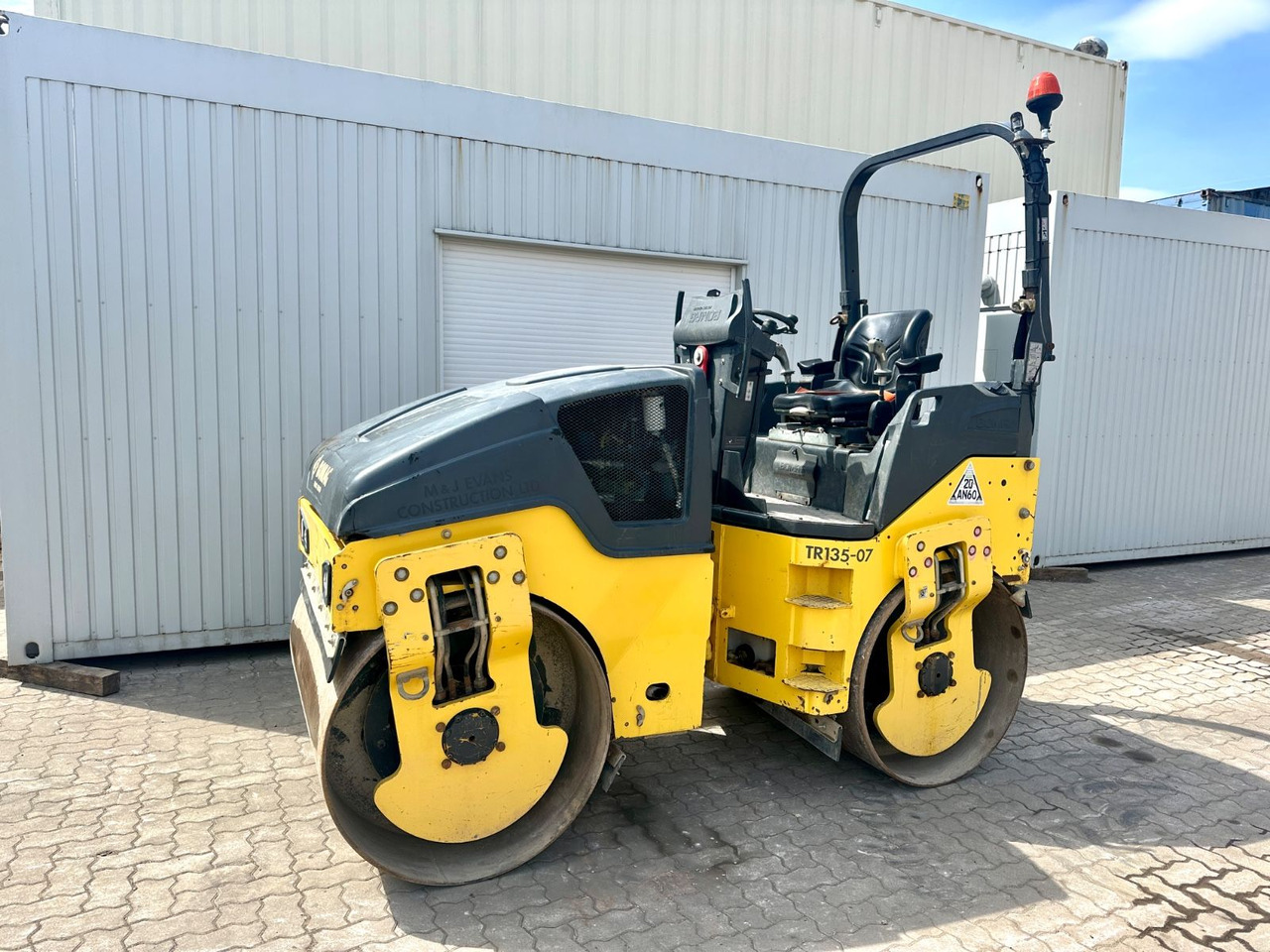 BOMAG BW135AD-5 / 2016 BJ / 735 H / 3.9 Tonnen - Compacteur: photos 2 BOMAG BW135AD-5 / 2016 BJ / 735 H / 3.9 Tonnen - Compacteur: photos 2