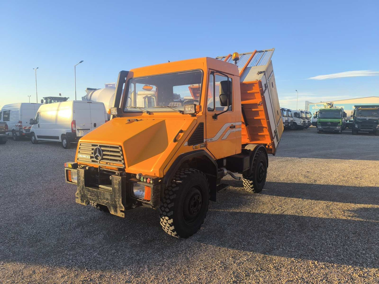 UNIMOG U90 - Camion benne: photos 3 UNIMOG U90 - Camion benne: photos 3