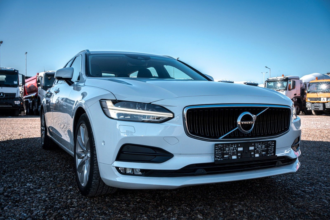 Volvo V90 D4 Momentum 2.0D - Voiture break: photos 4 Volvo V90 D4 Momentum 2.0D - Voiture break: photos 4