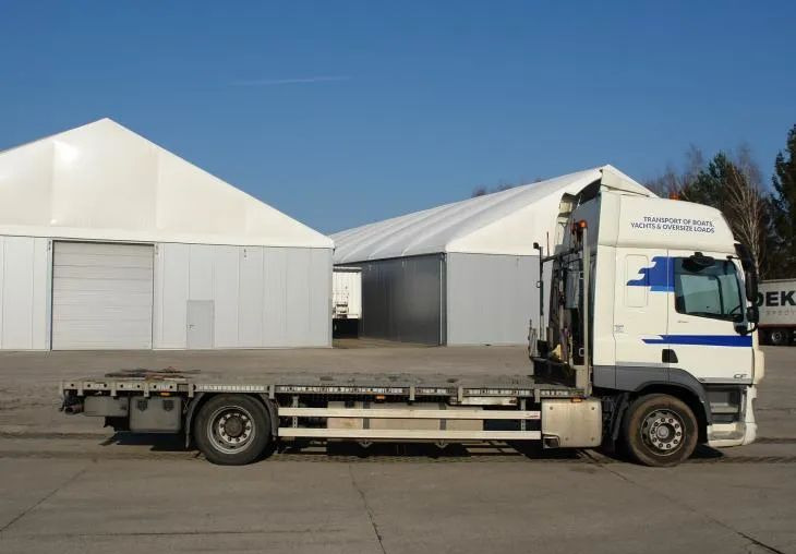 DAF CF 410 EURO 6 Laweta - Platforma super stan - Camion plateau: photos 1 DAF CF 410 EURO 6 Laweta - Platforma super stan - Camion plateau: photos 1