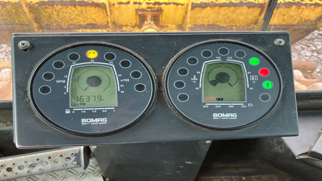 Compacteur à pieds de mouton/ Monocylindre BOMAG DE BC 772 RB-2  Stage IIIa/Tier 3: photos 10
