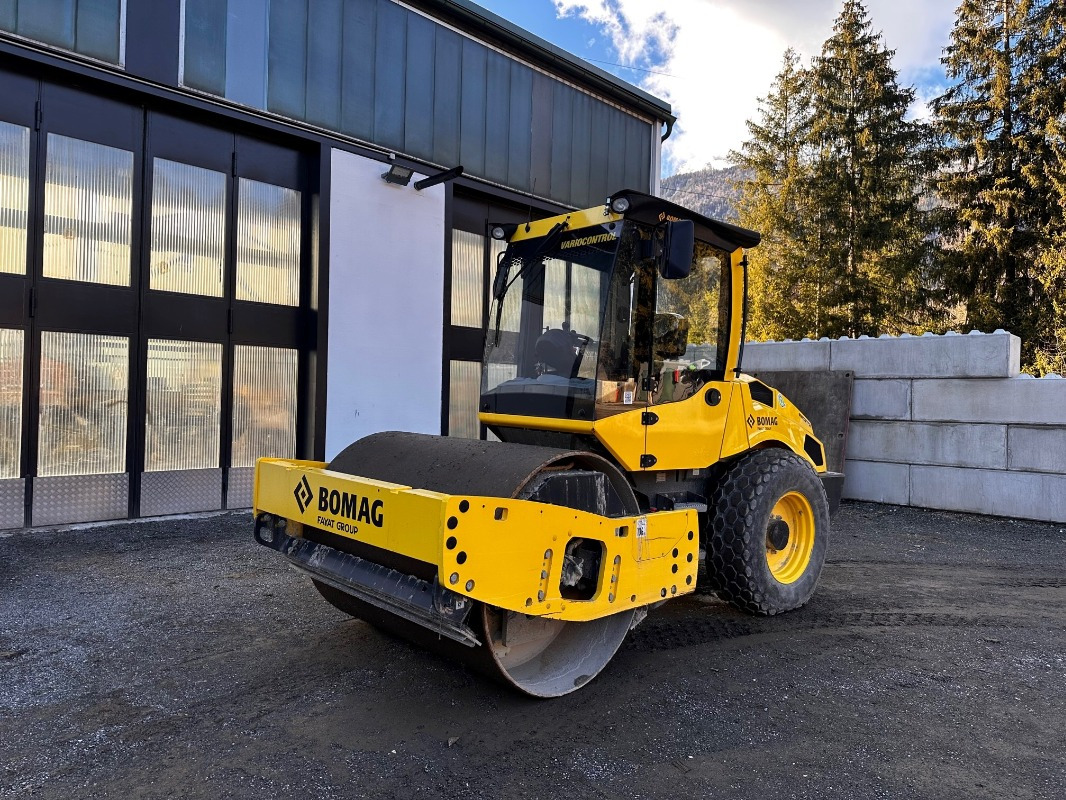 BOMAG DE BW 177 BVC-5 Stage V/Tier 4f - Compacteur à pieds de mouton/ Monocylindre: photos 1 BOMAG DE BW 177 BVC-5 Stage V/Tier 4f - Compacteur à pieds de mouton/ Monocylindre: photos 1