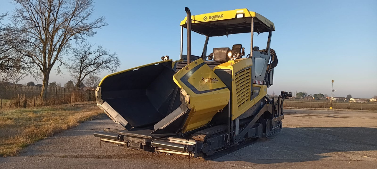 BOMAG IT BF 700 C-2 S500 Stage IV/Tier 4f - Finisseur: photos 1 BOMAG IT BF 700 C-2 S500 Stage IV/Tier 4f - Finisseur: photos 1