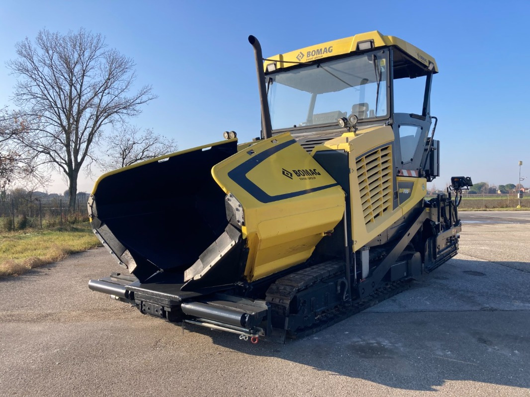 BOMAG IT BF 700 C-2 S500 Stage IV/Tier 4f - Finisseur: photos 1 BOMAG IT BF 700 C-2 S500 Stage IV/Tier 4f - Finisseur: photos 1