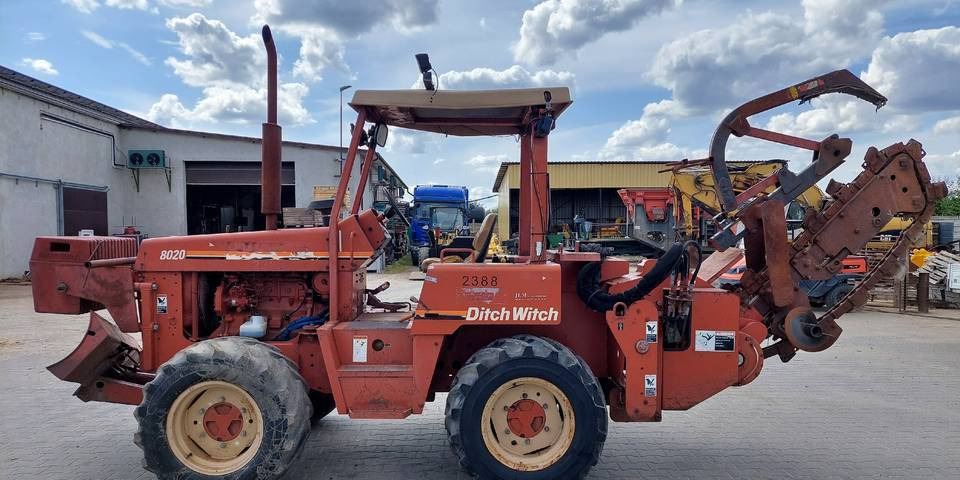 Koparka łańcuchowa Ditch Witch 8020 85KM - Trancheuse: photos 5 Koparka łańcuchowa Ditch Witch 8020 85KM - Trancheuse: photos 5
