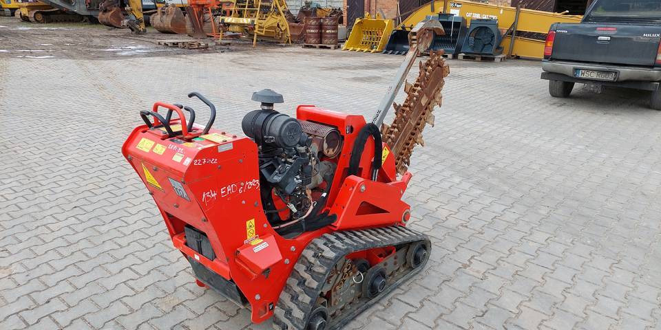 Trancheuse Koparka łańcuchowa Ditch Witch C24X 24 KM Honda: photos 6