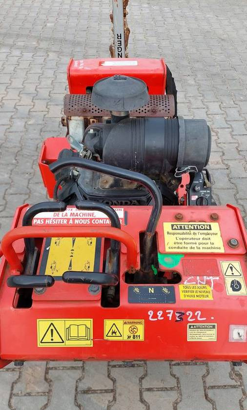 Trancheuse Koparka łańcuchowa Ditch Witch C24X 24 KM Honda: photos 8