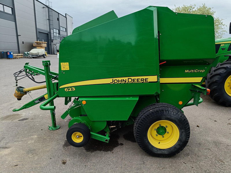 John Deere 623N - Presse à balles rondes: photos 1 John Deere 623N - Presse à balles rondes: photos 1
