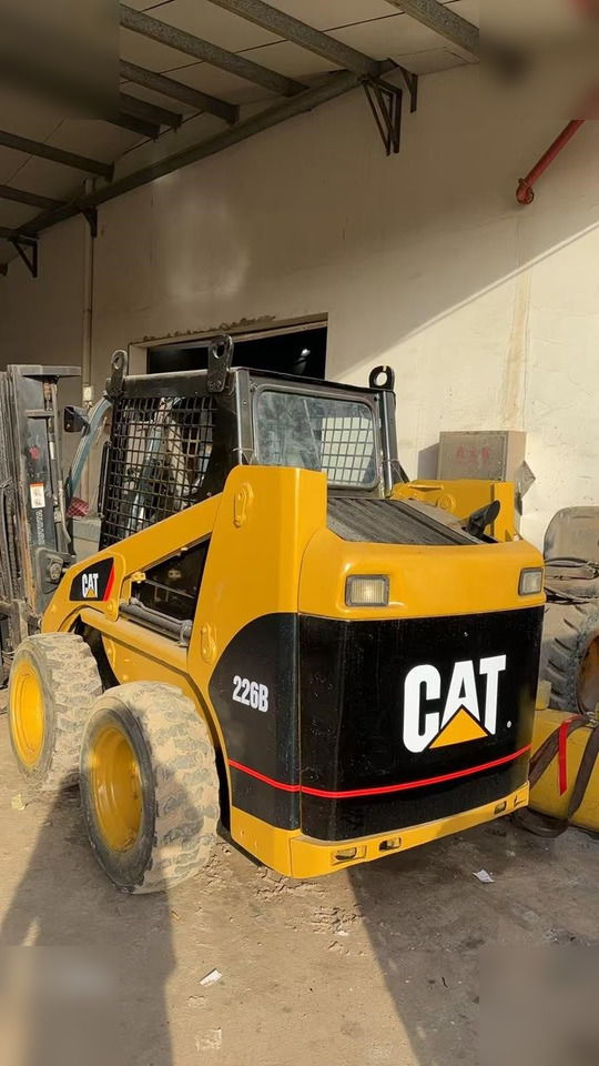 CATERPILLAR 226B - Mini chargeuse: photos 5 CATERPILLAR 226B - Mini chargeuse: photos 5
