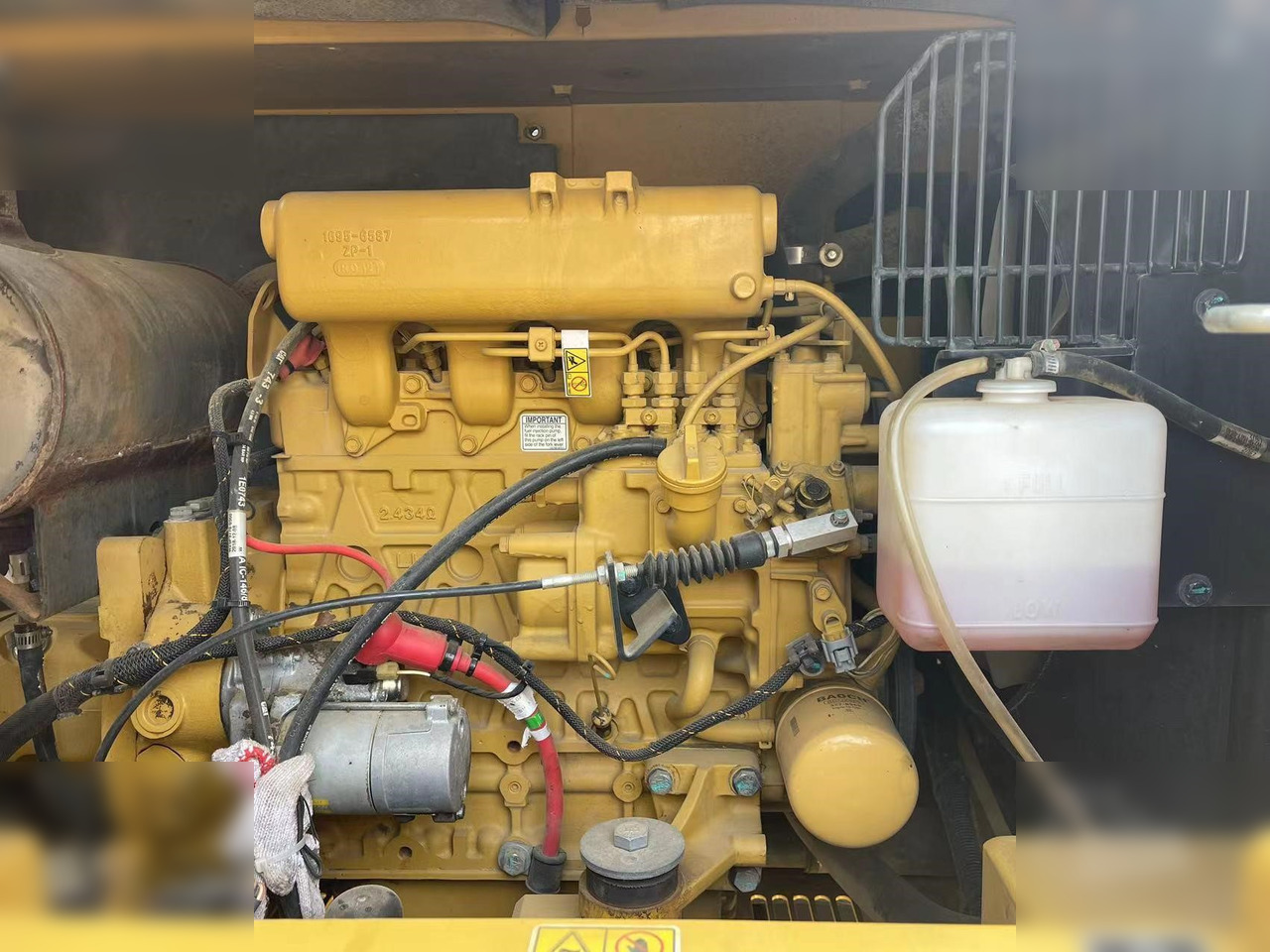 CATERPILLAR 307.5 - Pelle sur chenille: photos 5 CATERPILLAR 307.5 - Pelle sur chenille: photos 5