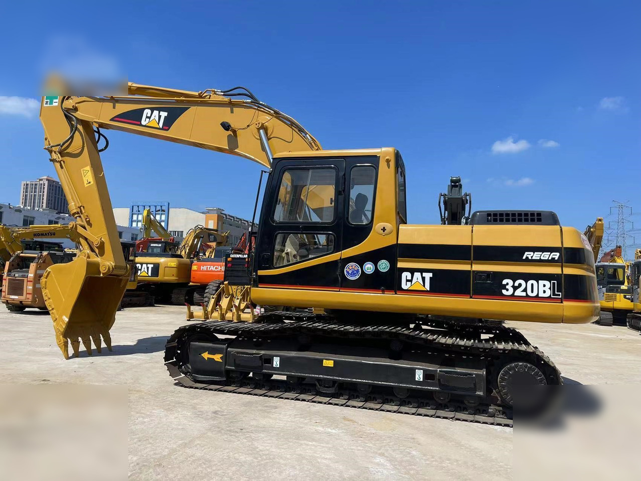 CATERPILLAR 320BL - Pelle sur chenille: photos 1 CATERPILLAR 320BL - Pelle sur chenille: photos 1