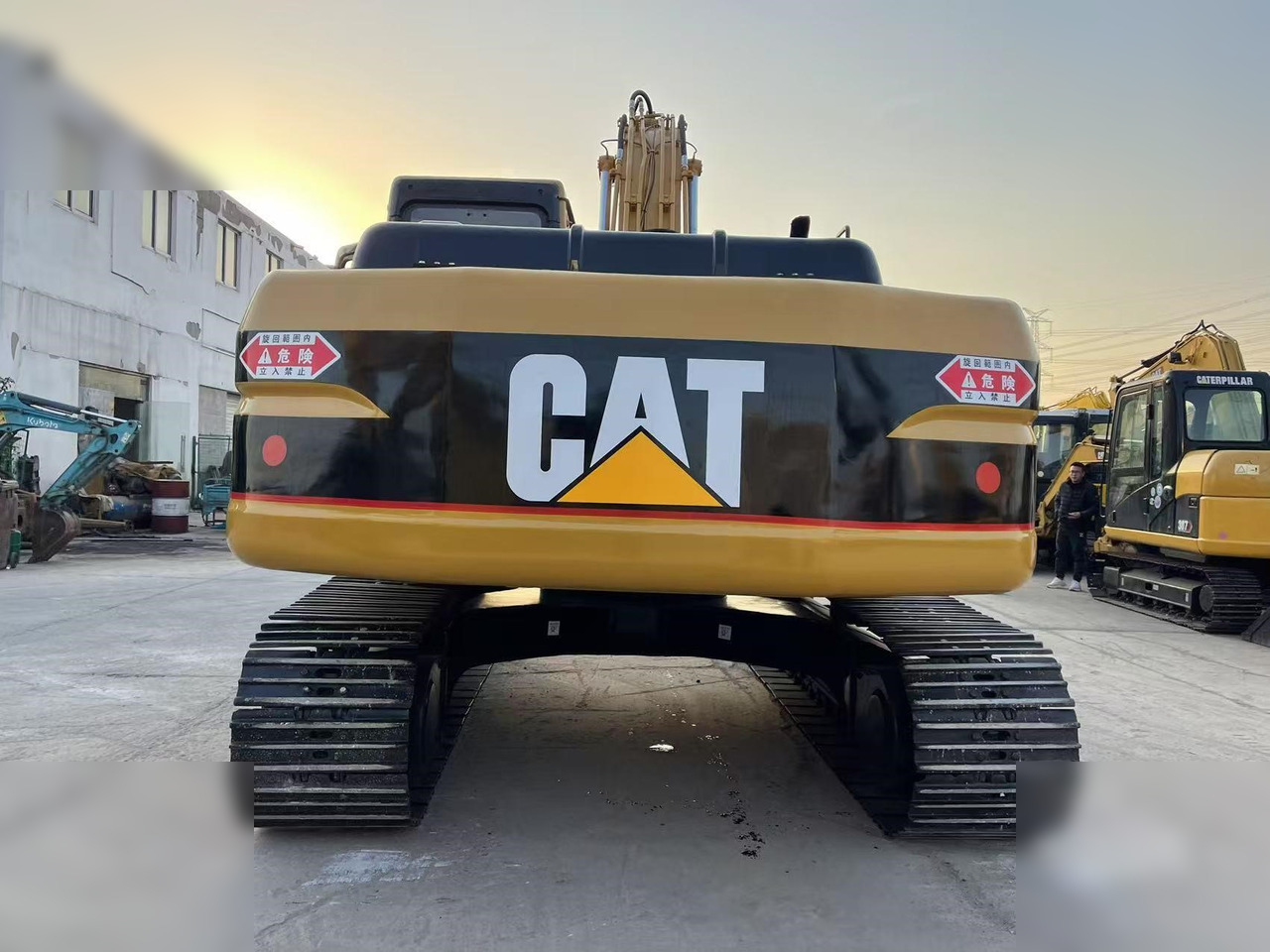 CATERPILLAR 320BL - Pelle sur chenille: photos 4 CATERPILLAR 320BL - Pelle sur chenille: photos 4