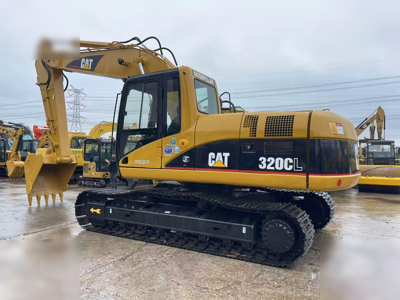CATERPILLAR 320CL - Pelle sur chenille: photos 3 CATERPILLAR 320CL - Pelle sur chenille: photos 3
