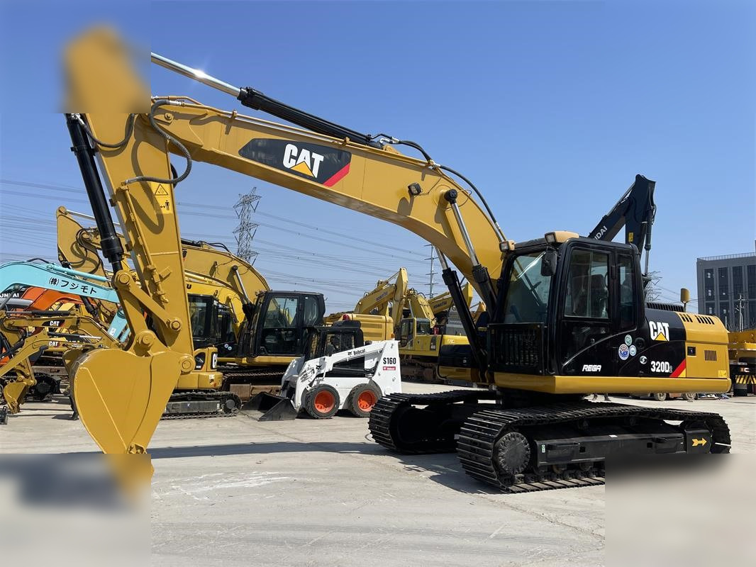 CATERPILLAR 320D2 - Pelle sur chenille: photos 2 CATERPILLAR 320D2 - Pelle sur chenille: photos 2
