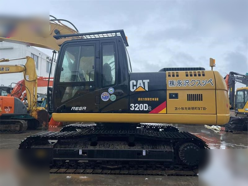 CATERPILLAR 320D2 - Pelle sur chenille: photos 4 CATERPILLAR 320D2 - Pelle sur chenille: photos 4