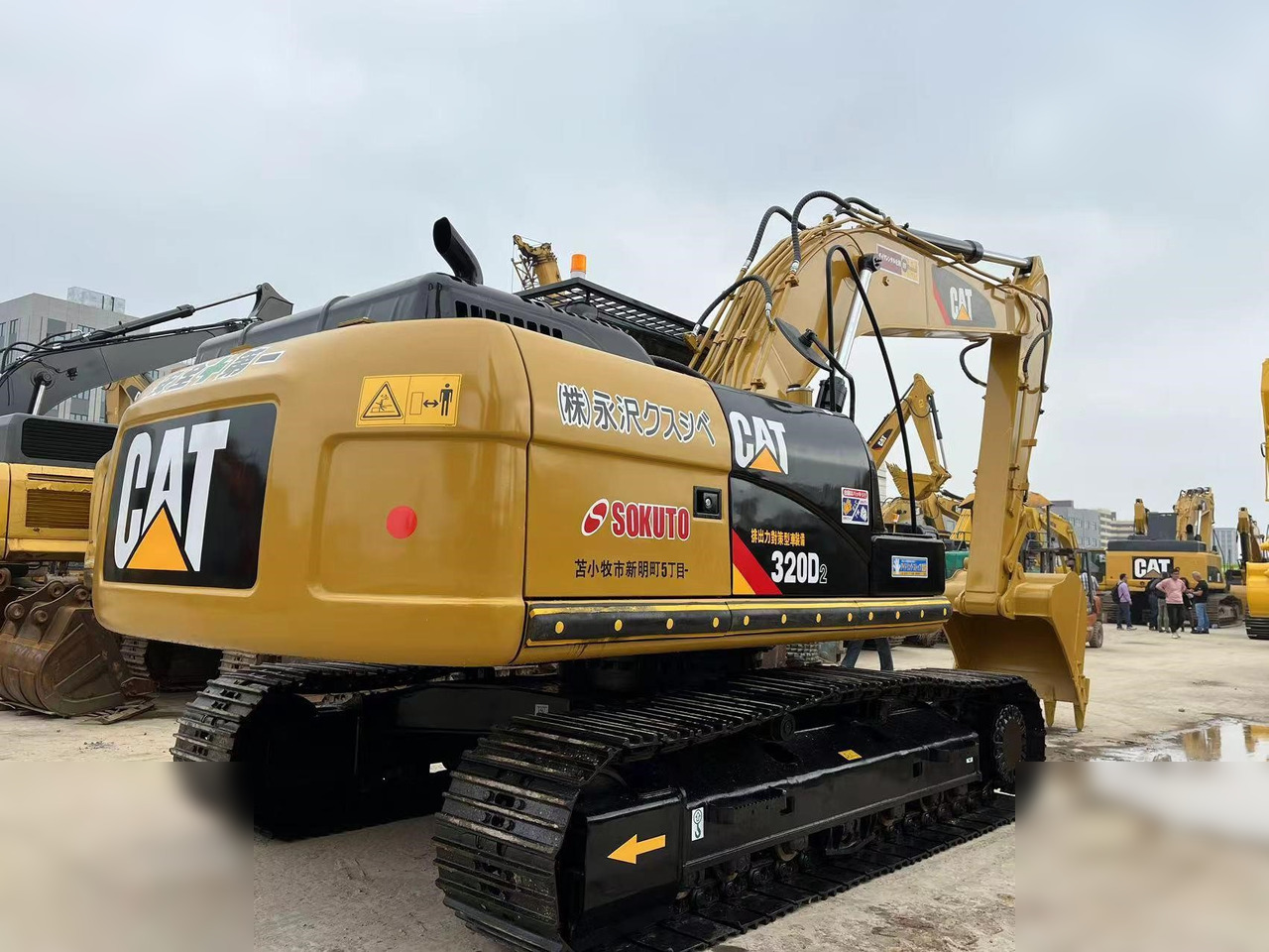 CATERPILLAR 320D2 - Pelle sur chenille: photos 3 CATERPILLAR 320D2 - Pelle sur chenille: photos 3