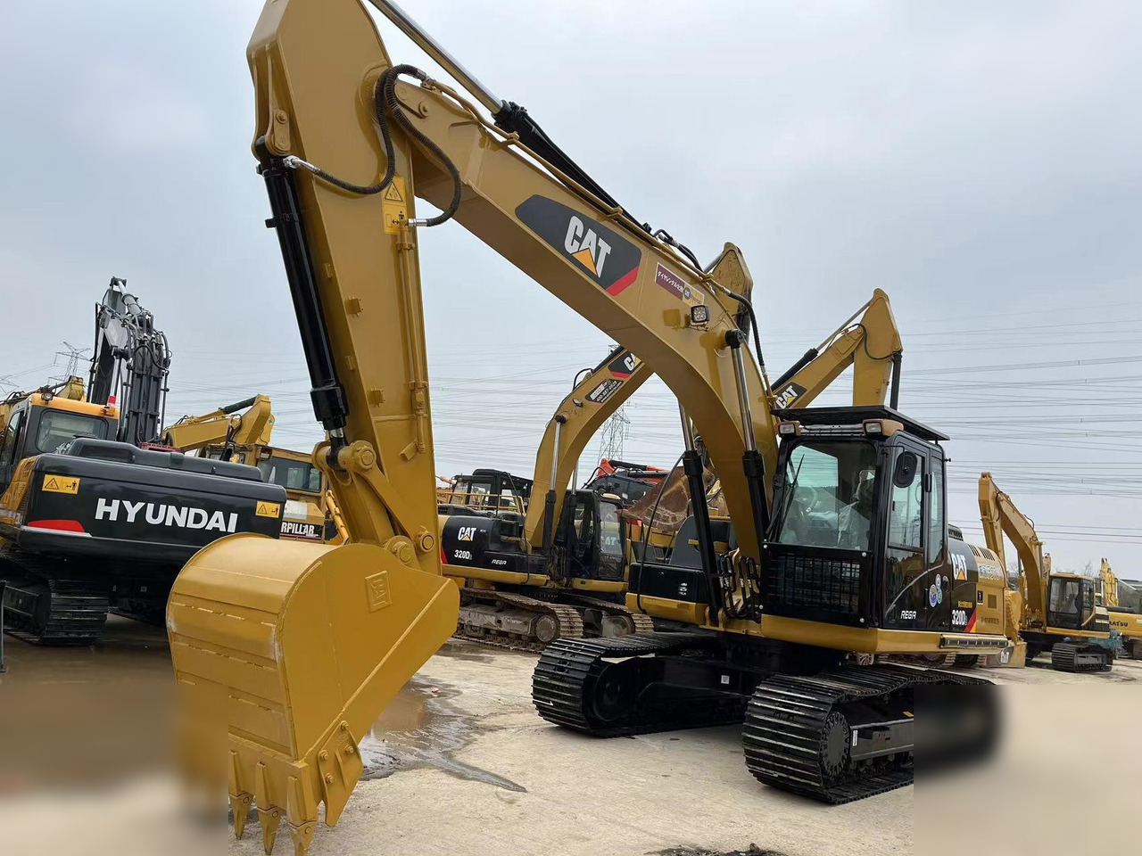 CATERPILLAR 320D2 - Pelle sur chenille: photos 1 CATERPILLAR 320D2 - Pelle sur chenille: photos 1