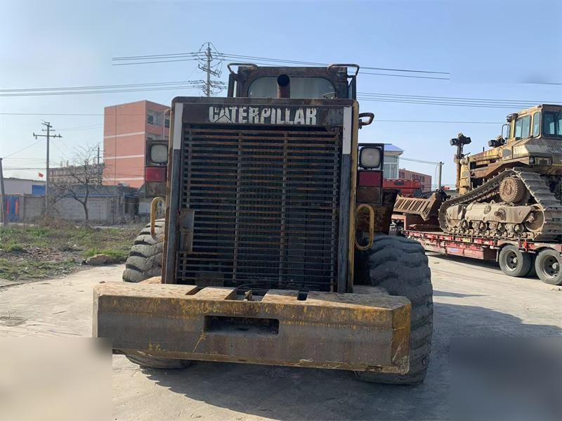CATERPILLAR 966F - Chargeuse sur pneus: photos 4 CATERPILLAR 966F - Chargeuse sur pneus: photos 4