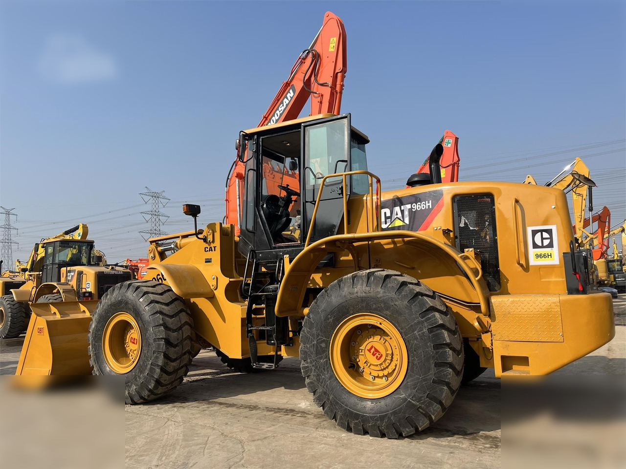 CATERPILLAR 966H - Chargeuse sur pneus: photos 3 CATERPILLAR 966H - Chargeuse sur pneus: photos 3