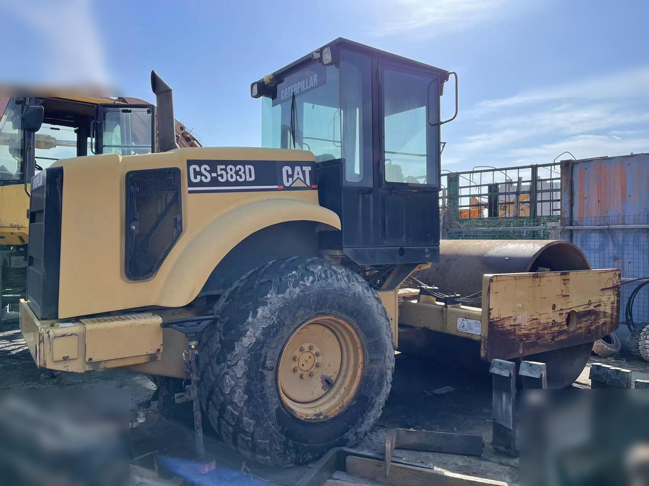CATERPILLAR CS-583D - Compacteur à pieds de mouton/ Monocylindre: photos 1 CATERPILLAR CS-583D - Compacteur à pieds de mouton/ Monocylindre: photos 1