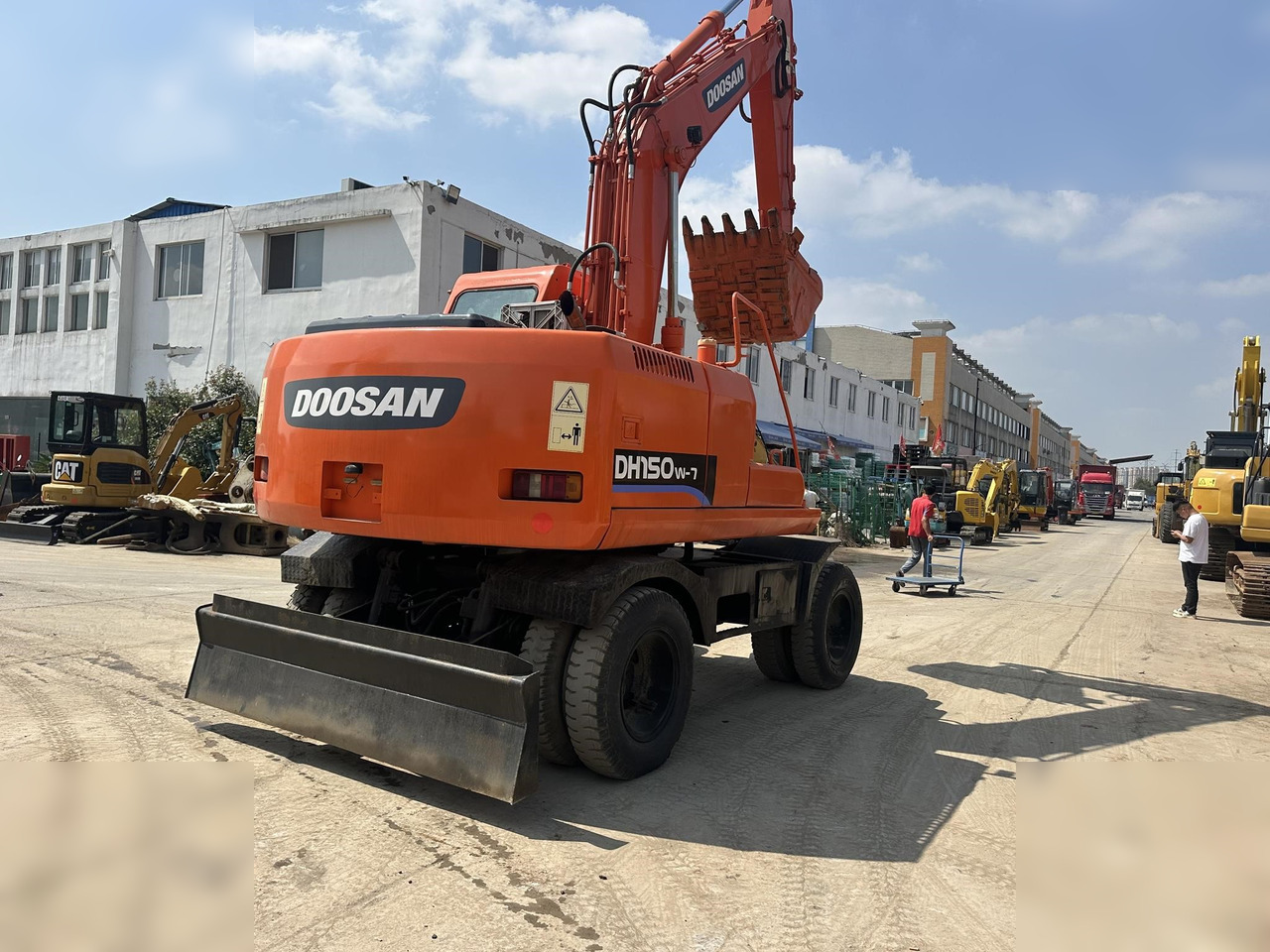 DOOSAN DH150W-7 - Pelle sur pneus: photos 3 DOOSAN DH150W-7 - Pelle sur pneus: photos 3