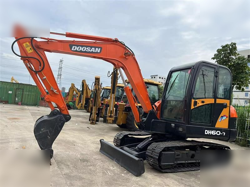 DOOSAN DH60-7 - Pelle sur chenille: photos 4 DOOSAN DH60-7 - Pelle sur chenille: photos 4