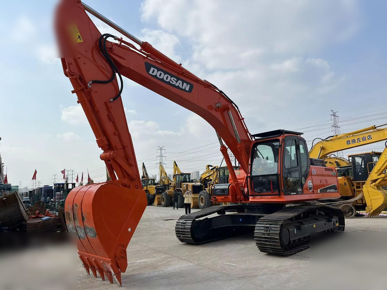 DOOSAN DX300 LC-9C - Pelle sur chenille: photos 2 DOOSAN DX300 LC-9C - Pelle sur chenille: photos 2