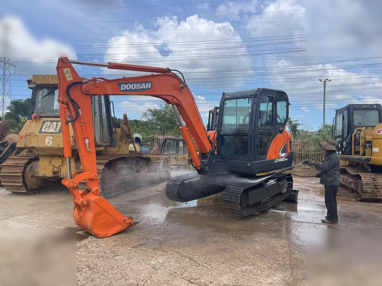 DOOSAN DX60-9C - Pelle sur chenille: photos 1 DOOSAN DX60-9C - Pelle sur chenille: photos 1