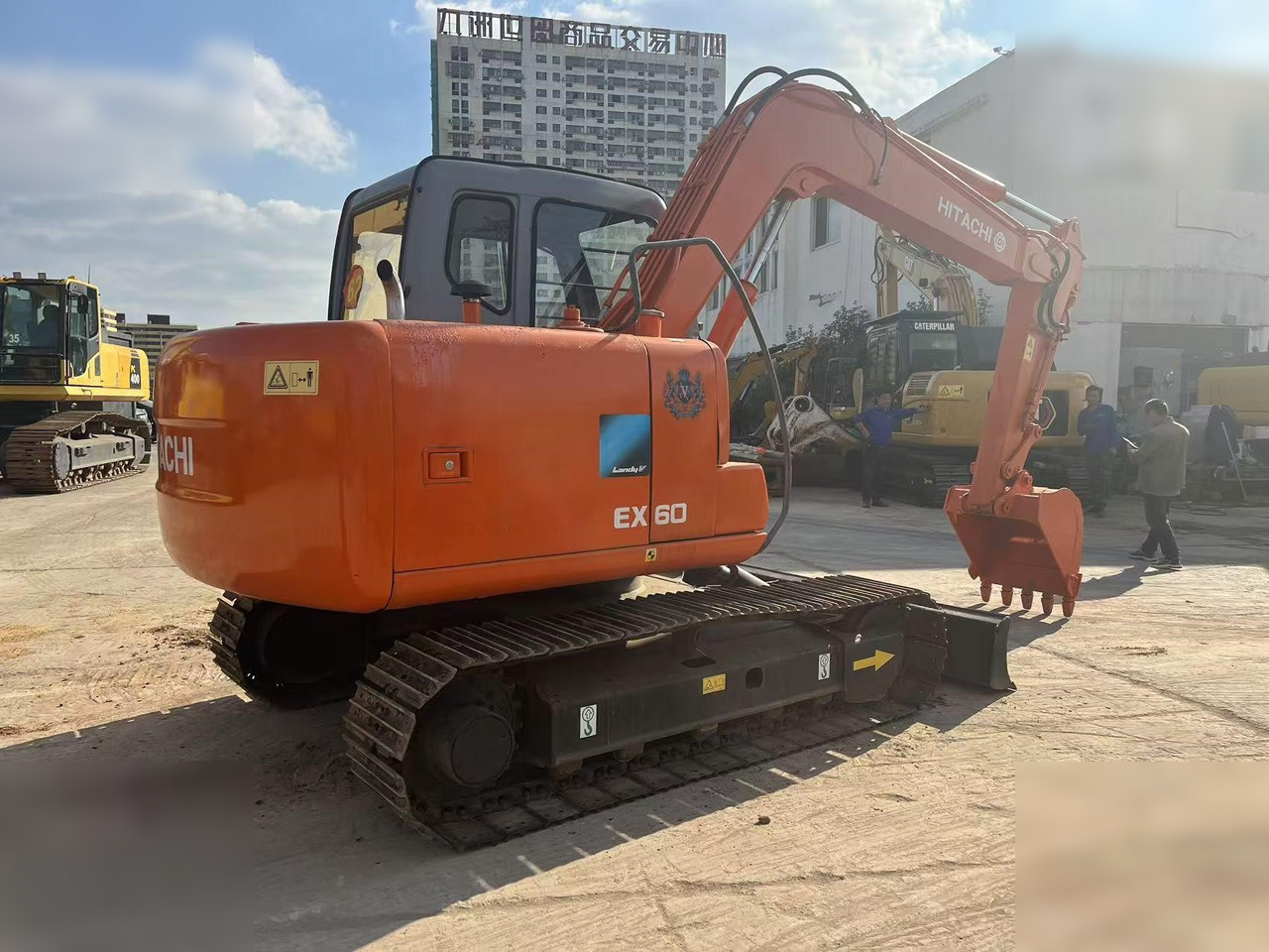 HITACHI EX60 - Pelle sur chenille: photos 2 HITACHI EX60 - Pelle sur chenille: photos 2